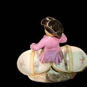 Porcelaine de Meissen 'Enfant aux paniers' salière statuette polychrome, XIXe s