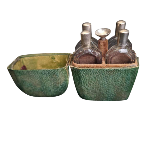 Travel set / perfume box in shagreen, 4 silver bottles and funnel, late 18th century