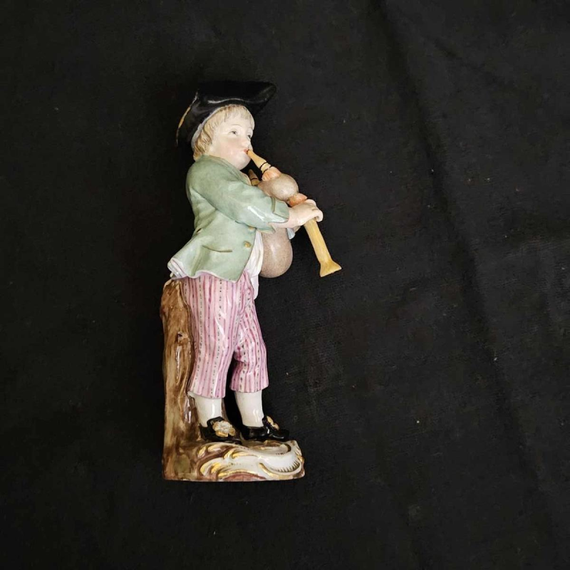 Porcelaine de Meissen 'Enfant à la cornemuse' Allemagne fin XIXe s