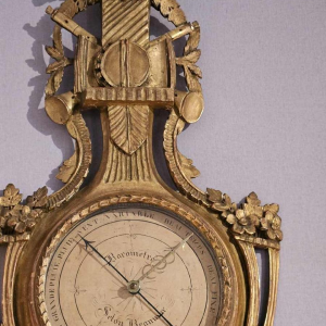 Barometer volgens Reaumur in verguld houtsnijwerk door H. Calais, Brugge 18e eeuw