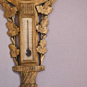 Barometer volgens Reaumur in verguld houtsnijwerk door H. Calais, Brugge 18e eeuw