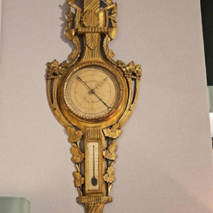 Barometer volgens Reaumur in verguld houtsnijwerk door H. Calais, Brugge 18e eeuw