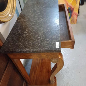 Console de style Charles X, acajou pieds griffes et marbre noir, fin XIXe s
