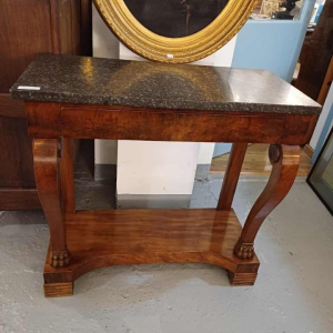 Console de style Charles X, acajou pieds griffes et marbre noir, fin XIXe s