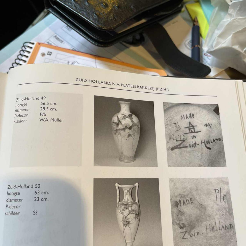 ZUID HOLLAND PLATEELBAKKERIJ " WM ", Grand Plat Art Nouveau Céramique, ca 1910