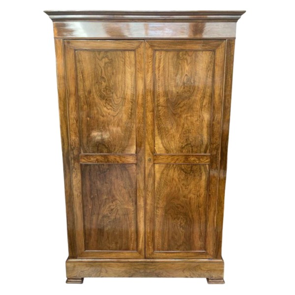 Walnut linen chest with a shiny patina, early 20th century