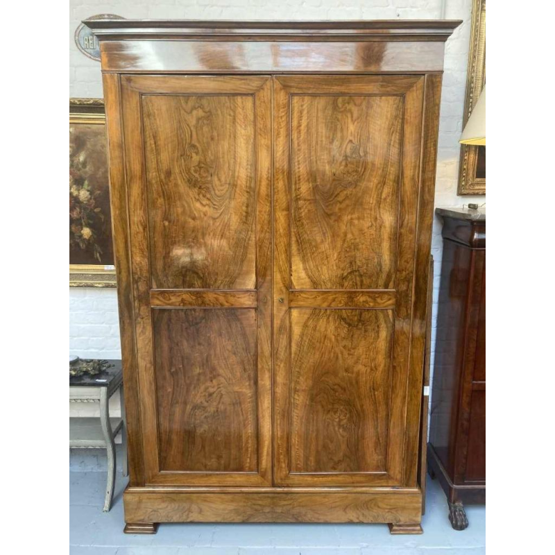 Walnut linen chest with a shiny patina, early 20th century