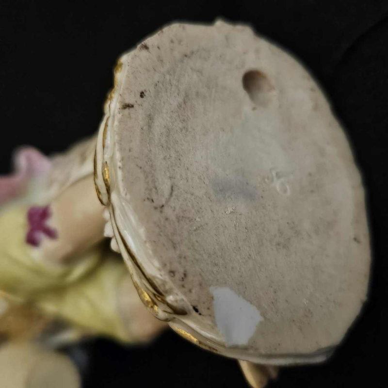 Porcelaine de Meissen, figurine 'L'enfant au panier' Allemagne fin XIXe s