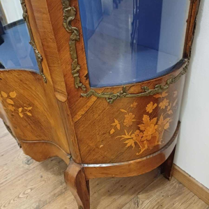 Louis XV style display cabinet, walnut veneer and marquetry, bronze fittings and curved glass, late 19th century