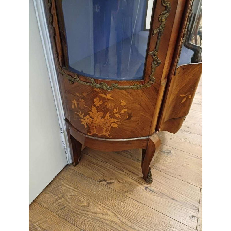Louis XV style display cabinet, walnut veneer and marquetry, bronze fittings and curved glass, late 19th century
