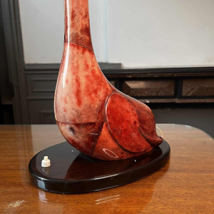 ALDO TURA, 'Oiseau' tafel / staande lamp, gelakt rood geitenleer perkament, Italië ca 1950