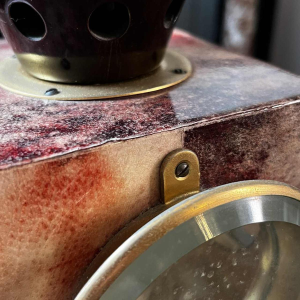 ALDO TURA, 'Oiseau' tafel / staande lamp, gelakt rood geitenleer perkament, Italië ca 1950