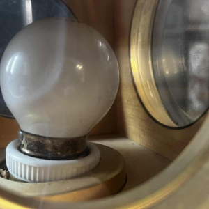 ALDO TURA, lampe a` poser / lampadaire 'Oiseau', parchemin peau de che`vre rouge laque´, Italie ca 1950