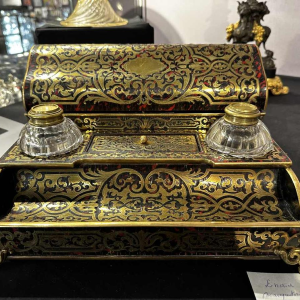 Encrier en écaille de tortue et laiton dans le goût de Boulle, époque Napoléon III, fin XIXe s