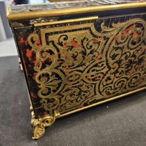 Encrier en écaille de tortue et laiton dans le goût de Boulle, époque Napoléon III, fin XIXe s