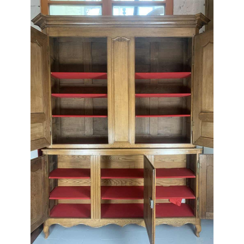 Grote eikenhouten dressoir met dubbele romp uit het begin van de 20e eeuw.