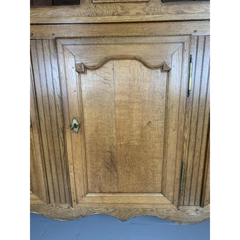 Grote eikenhouten dressoir met dubbele romp uit het begin van de 20e eeuw.