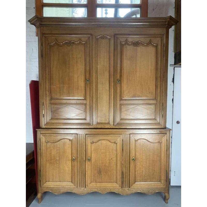 Grote eikenhouten dressoir met dubbele romp uit het begin van de 20e eeuw.