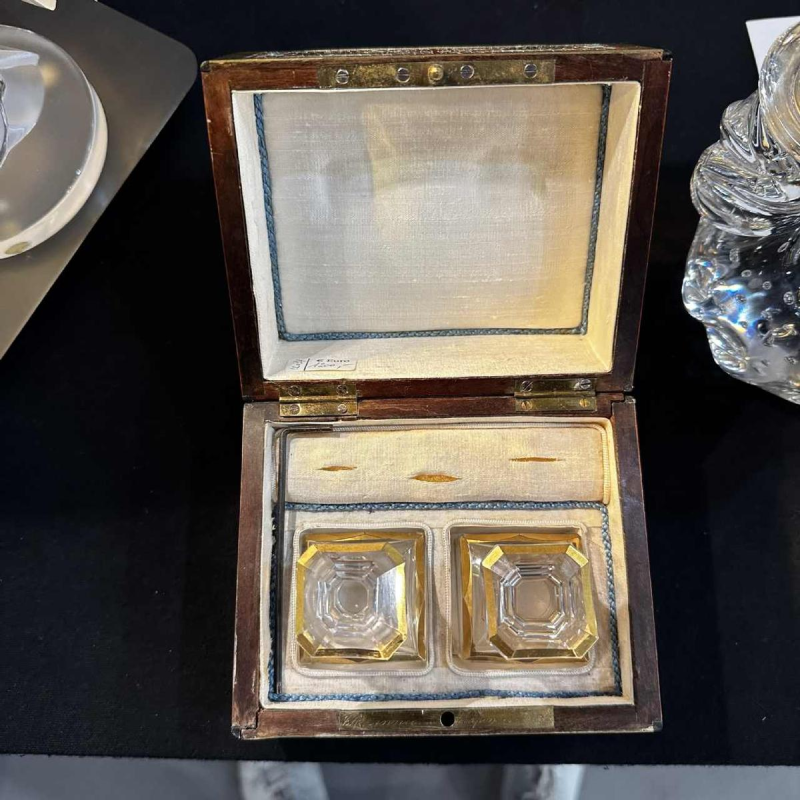 Théodore ANNEE, gestempeld geëmailleerd parfumdoosje, 19e eeuw