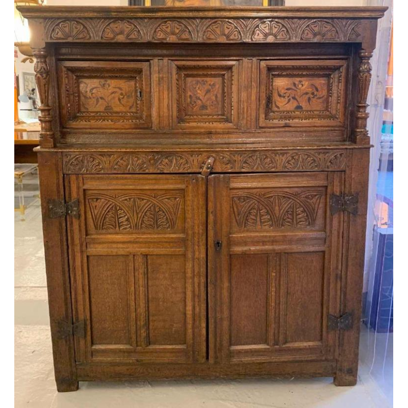 Crédence en chêne sculpté et marqueté, France 17ème siècle