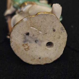 Meissen porselein, 'Kind met geweer' beeldje, Duitsland laat 19e eeuw