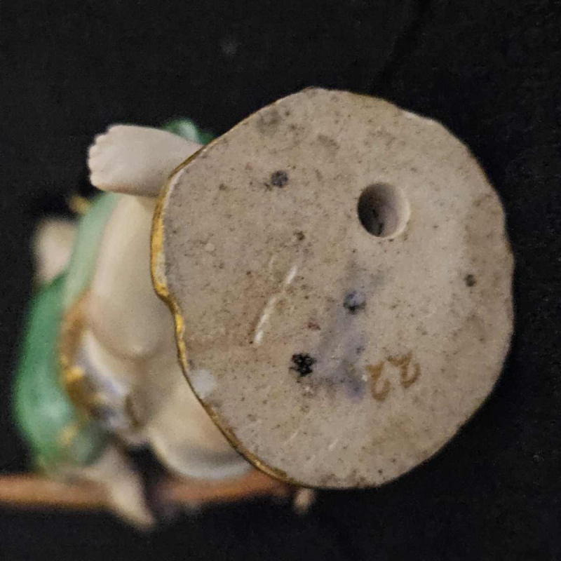 Porcelaine de Meissen, figurine 'Enfant au fusil', Allemagne fin XIXe s