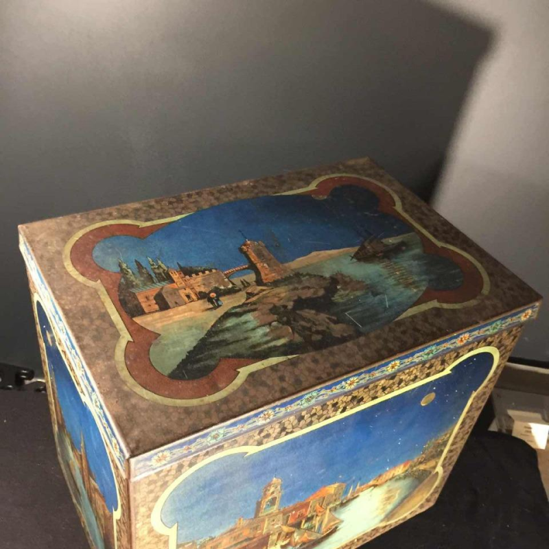BEKKERS & ZOON Holland, Large Biscuit / Coffee Tin Box, Venetian decor, ca. 1900