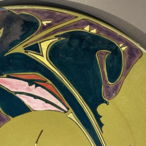 ZUID HOLLAND PLATEELBAKKERIJ " VDH ", Grand Plat Art Nouveau Céramique, ca 1910