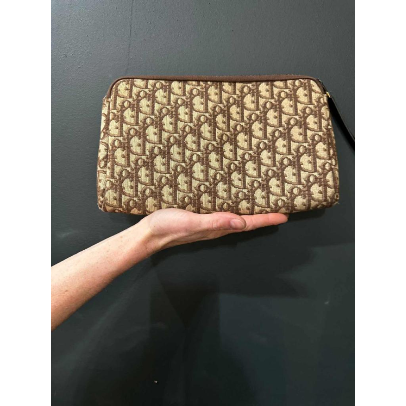 Dior, pochette en toile brune monogrammée