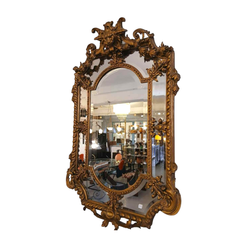 Miroir doré de style Louis XV rocaille à parecloses, fin XIXe s
