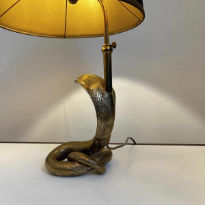 Maison Jansen, 'Cobra' tafellamp in verguld brons, Hollywood Regency ca 1970