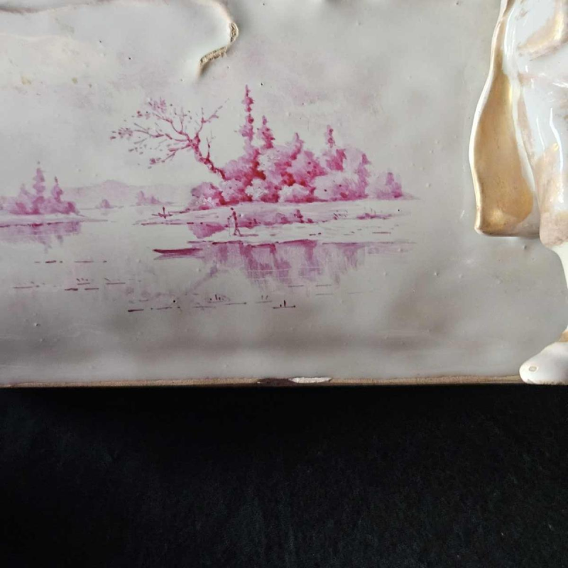 Emile Gallé in Nancy, brievenbus en figuur in veelkleurig aardewerk, ca. 1880