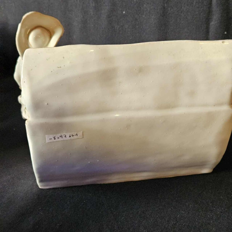 Emile Gallé in Nancy, brievenbus en figuur in veelkleurig aardewerk, ca. 1880