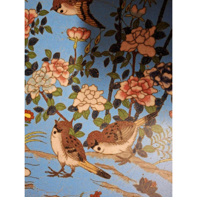 Geëmailleerde cloisonné bronzen schaal met vogels en bloemen, Japan laat 19e eeuw