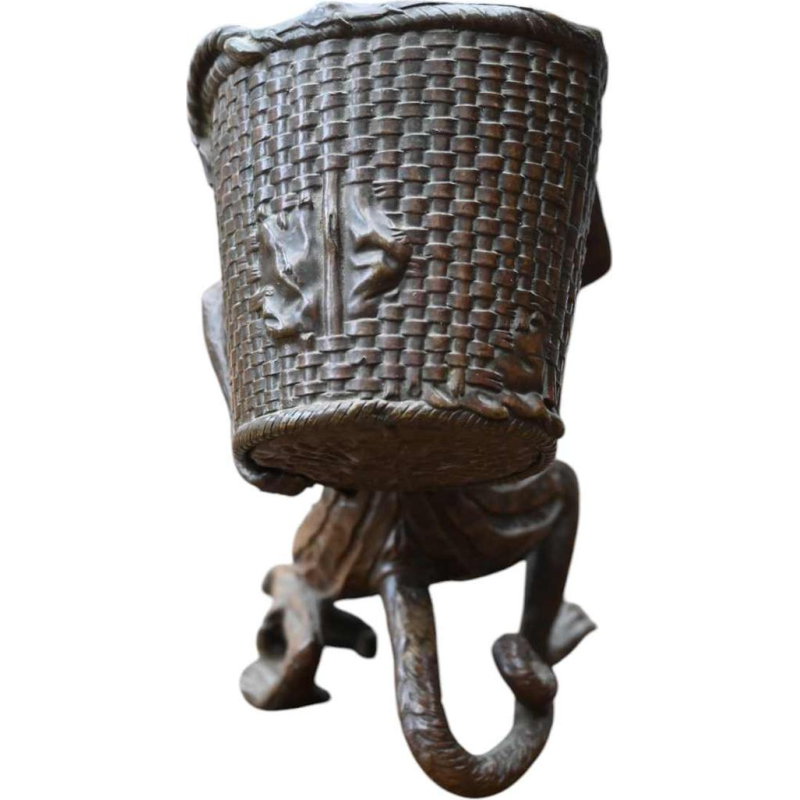 Bronzen beeld van een aap verkleed als markies, 19e eeuw