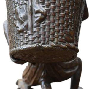 Sculpture en bronze d'un singe porteur habillé en Marquis, 19e siècle