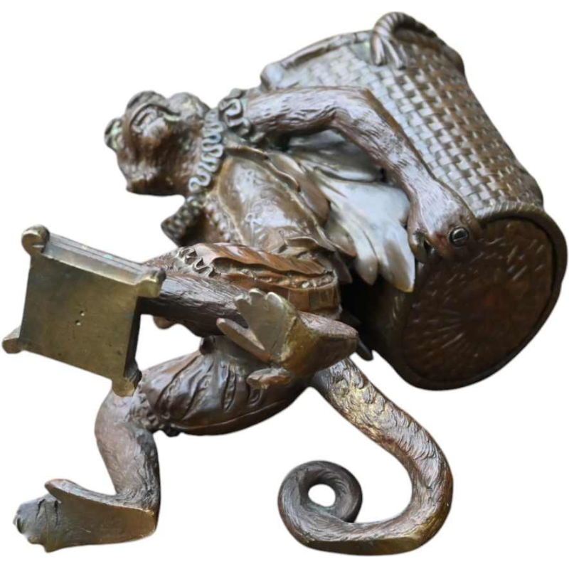 Sculpture en bronze d'un singe porteur habillé en Marquis, 19e siècle