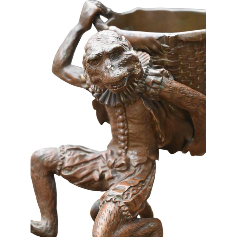 Sculpture en bronze d'un singe porteur habillé en Marquis, 19e siècle