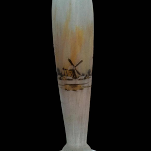 Daum, gegraveerde glazen vaas met emaille in art nouveau-stijl, rond 1900