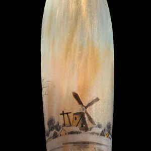 Daum, gegraveerde glazen vaas met emaille in art nouveau-stijl, rond 1900