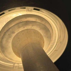 Daum, gegraveerde glazen vaas met emaille in art nouveau-stijl, rond 1900