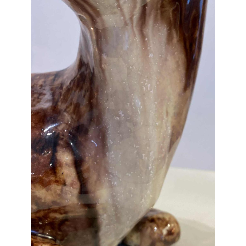 BAVENT, biche allongée à la tête relevée, sculpture en céramique, XXe s