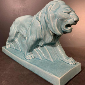 LE JAN " Lion Peugeot " Sculpture Art Déco, Céramique émail craquelé bleu, 1934