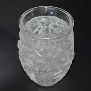 Lalique France, vase “Bagatelle“ en cristal clair satiné