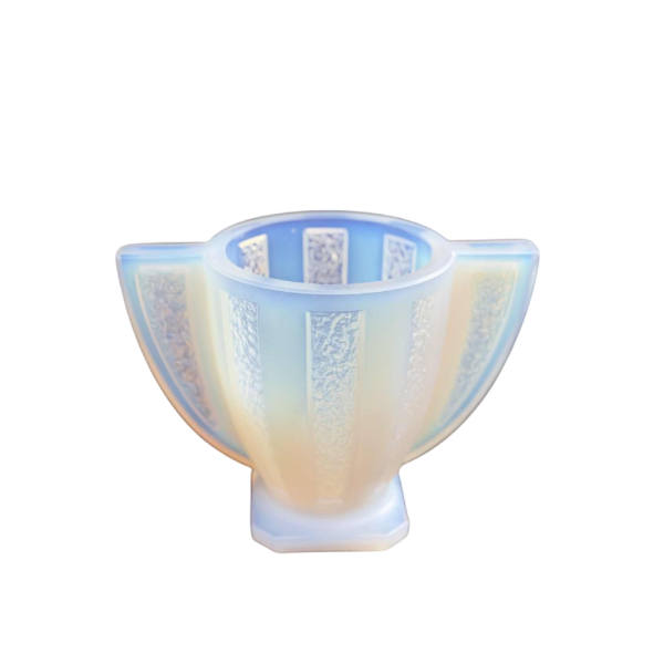 Cesari, Art Deco vase / bowl in opalescent glass, ca 1930