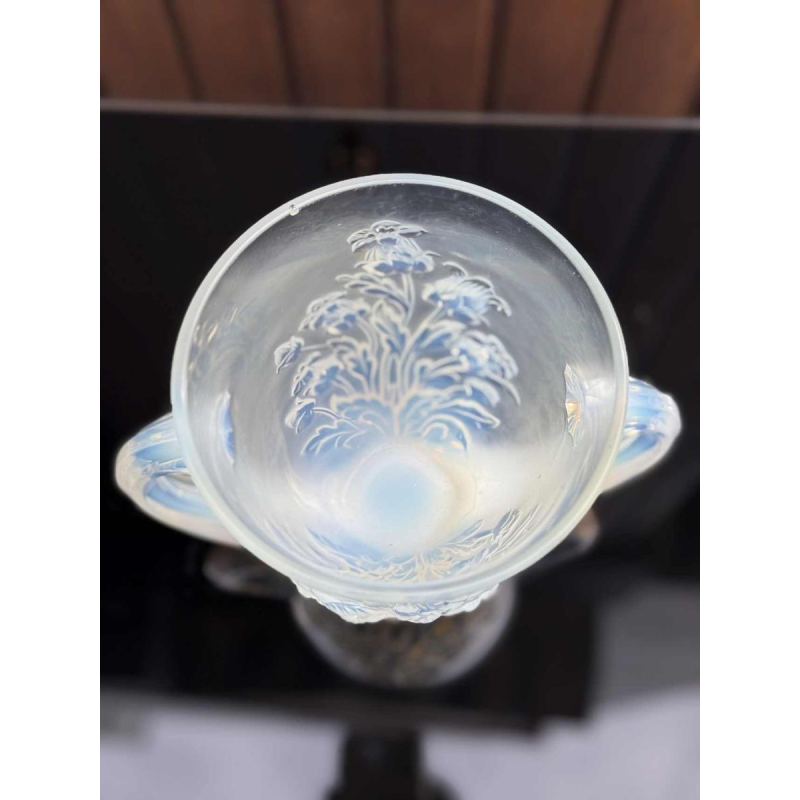 Verlys, vase Art Déco en verre opalescent pressé moulé, ca 1930