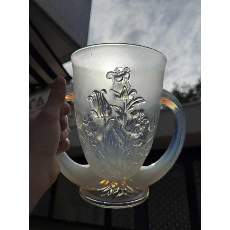 Verlys, Art Deco vase in pressed moulded opalescent glass, ca 1930