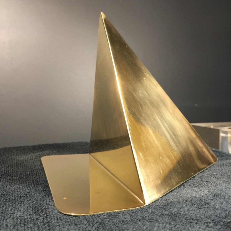 "Prisms", pair of bookends, design Cubist Modernist, brass, circa 1950