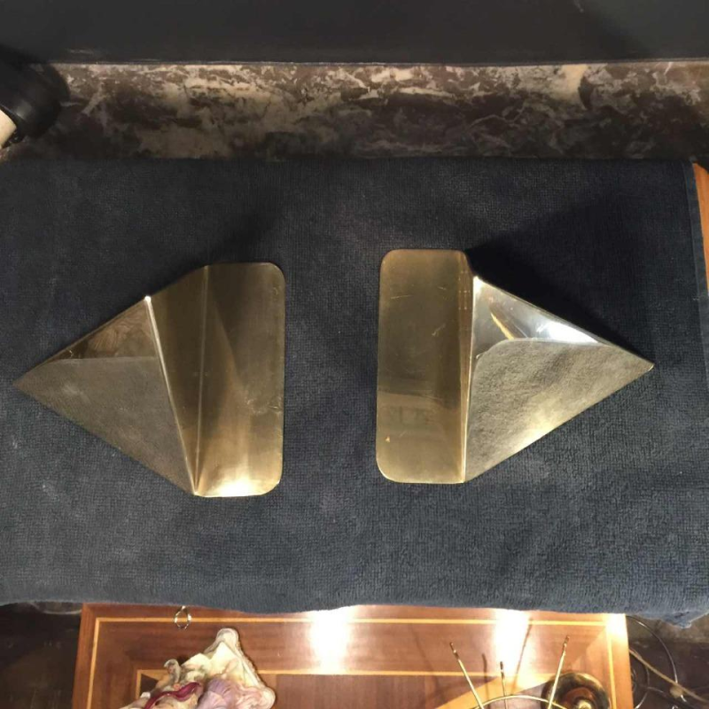 "Prisms", pair of bookends, design Cubist Modernist, brass, circa 1950