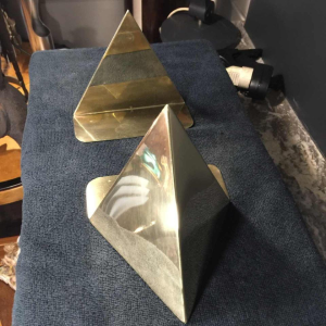 "Prisms", pair of bookends, design Cubist Modernist, brass, circa 1950